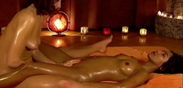  Women Learning The Art Of Massage To Experience The Love